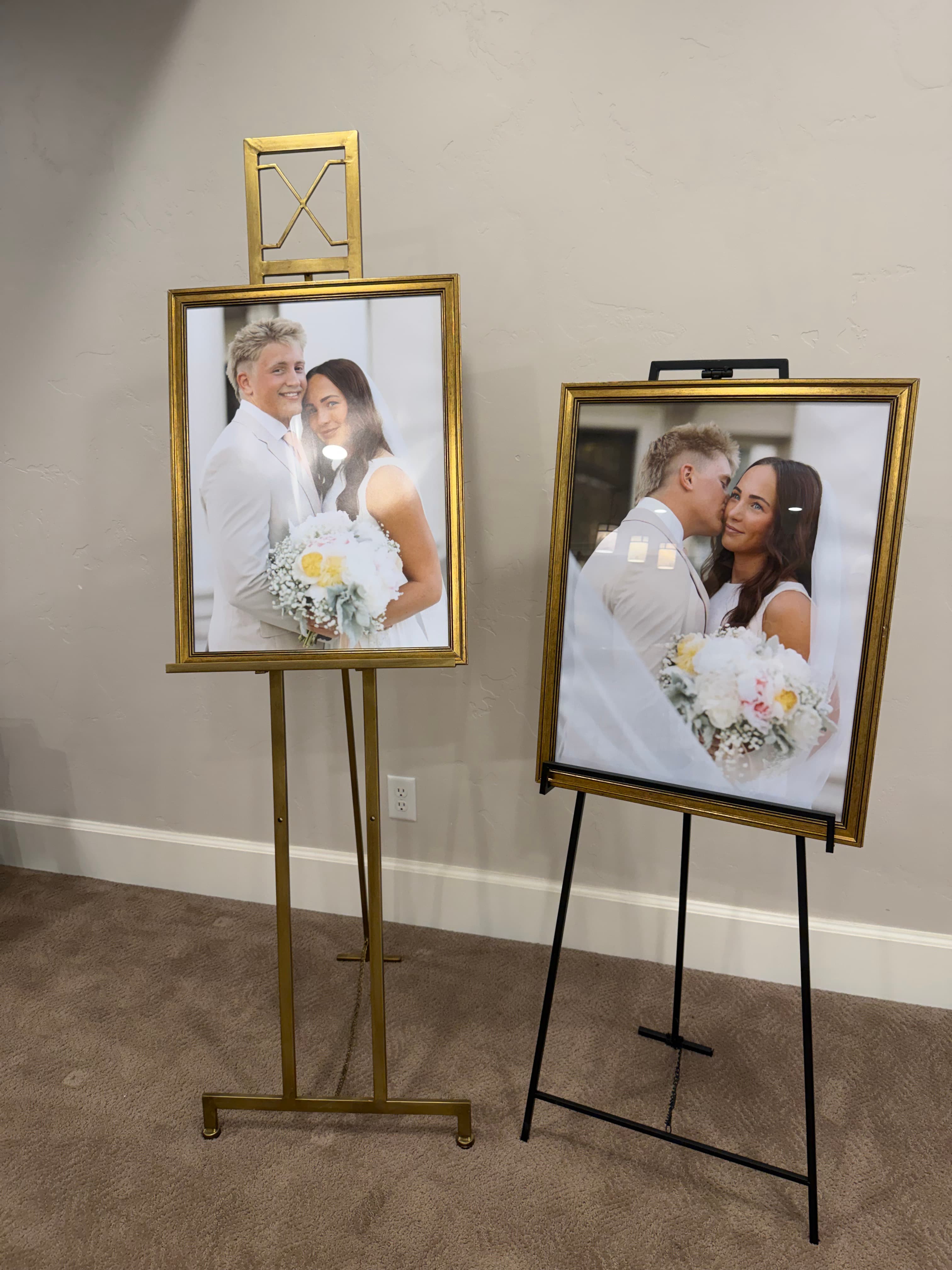 2× Easels
